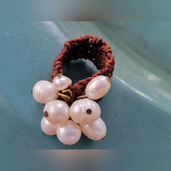 Vintage streatch ring with faux pearls - Picture 2 of 7